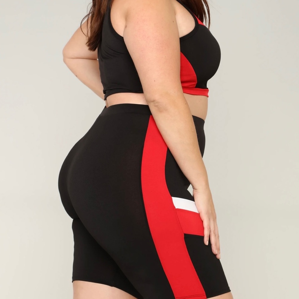Colorblock Short Set - Picture 8 of 9
